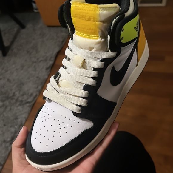 Jordan 1 Volt .